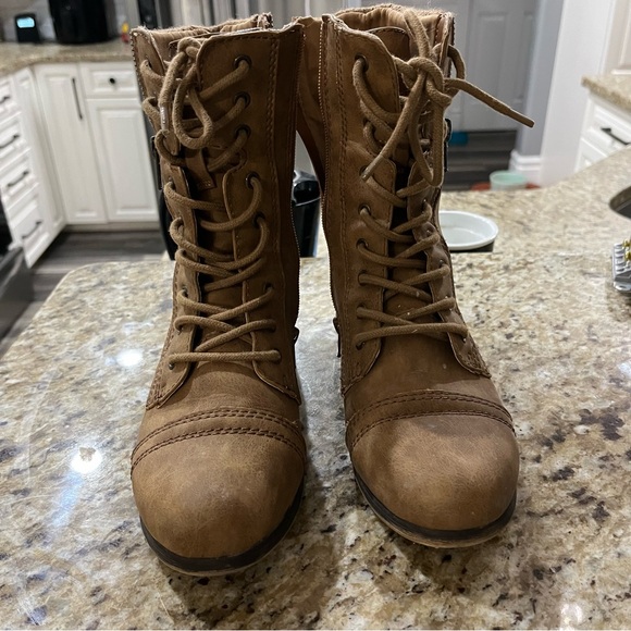 George Shoes - George tan color combat boots lace up and zipper size 7